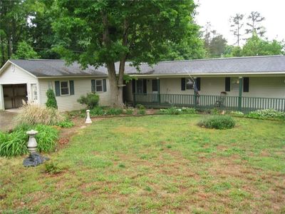 1055 Zack Dr, Pilot Mountain, NC, 27041