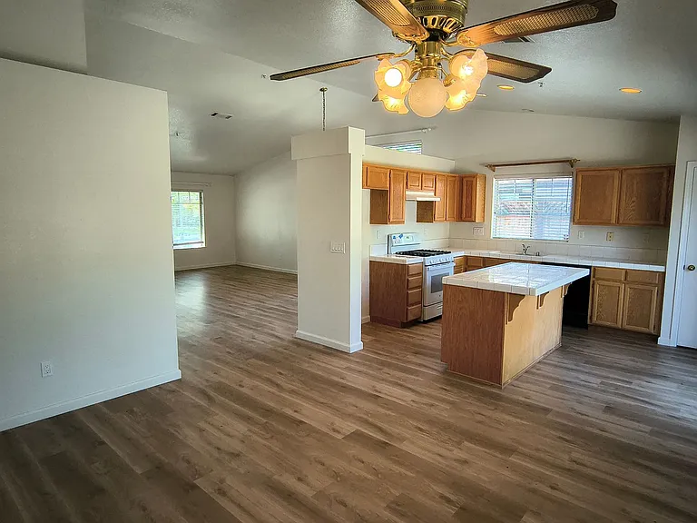 6968 Sunridge Dr — Photo 5
