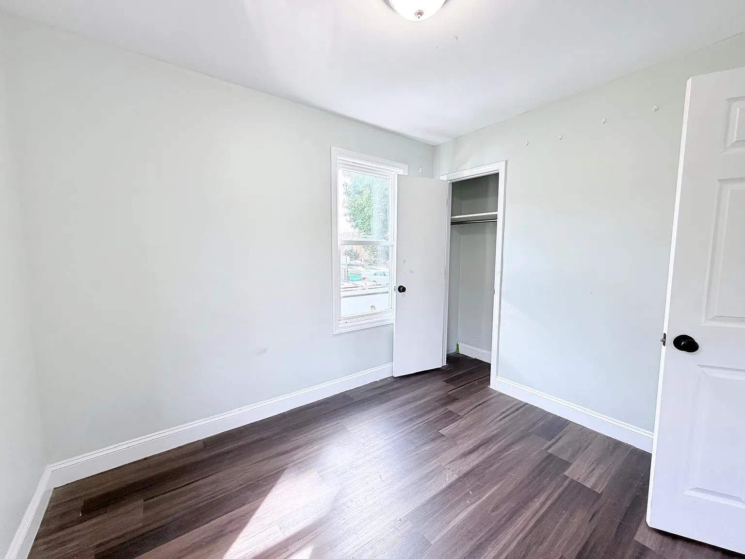 423 E 1st Ave — Photo 4