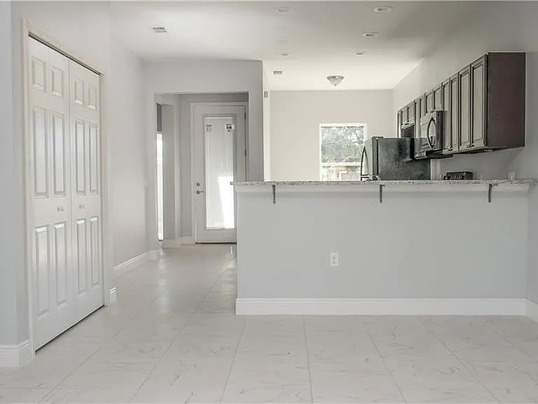 401 Albatross Ct #B — Photo 4