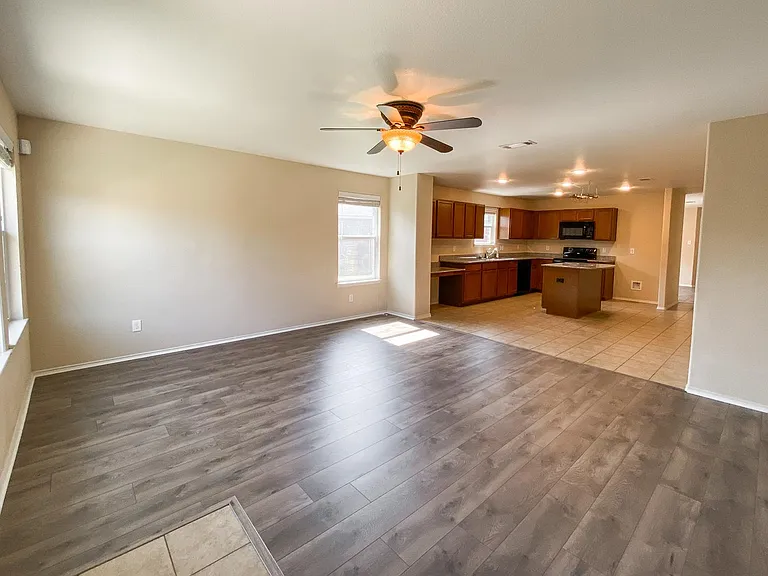 6940 Derbyshire Dr — Photo 10