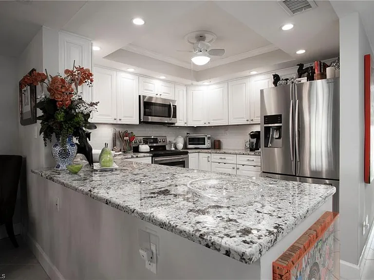 4200 Belair Ln #113 — Photo 5