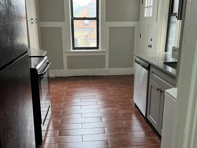 319 N Beatty St #5 — Photo 6