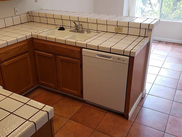 2566 Valerie Ct — Photo 9