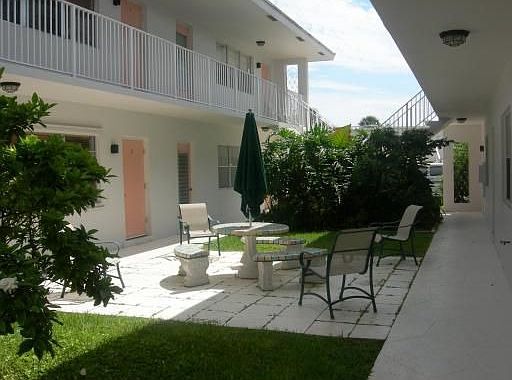 3rd image of 2753 NE 28th St APT 3E