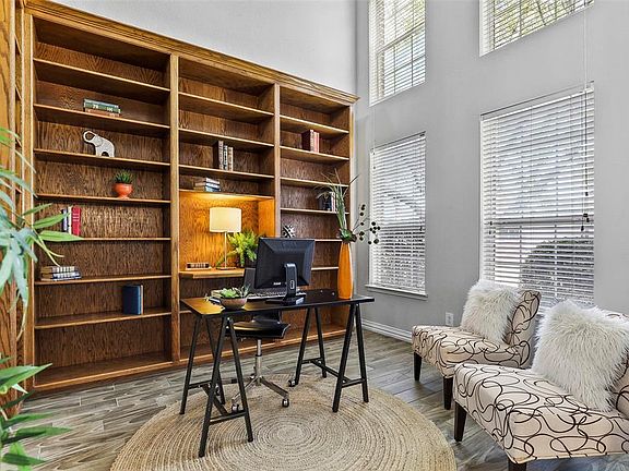 3rd image of 5545 Mountain Valley Dr