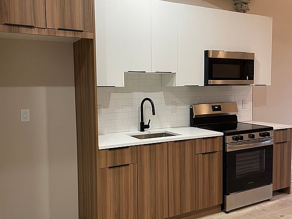 5th image of 1042 N 48th St #207