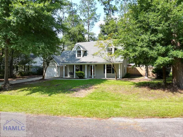 514 Creek View Dr, Hinesville, GA 31313