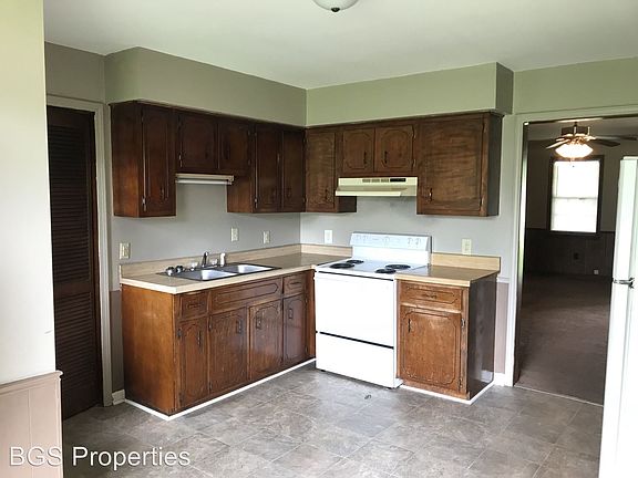 2nd image of 2520 E Court St #8