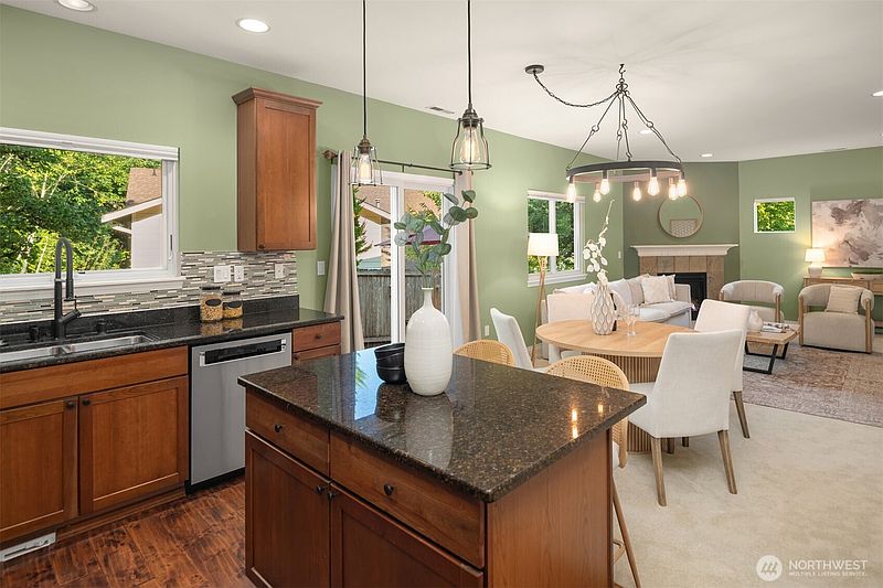 4th image of 20233 124th Avenue NE