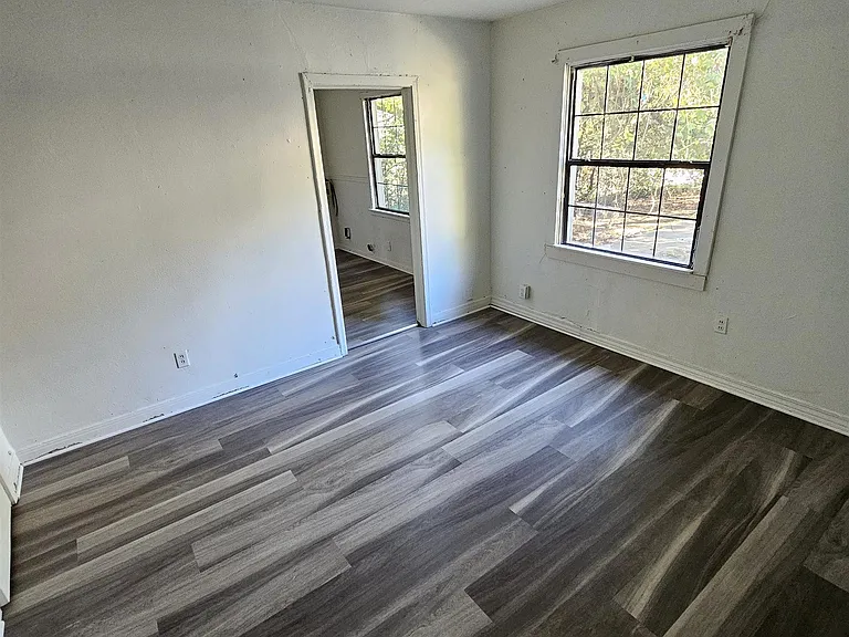 2804 Lincoln Ave — Photo 3