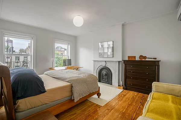 Rented by Warburg | media 34