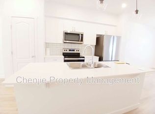 1918 209a St NW, Edmonton, AB T6M3A3