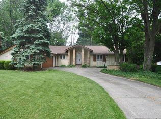 3850 W Valley Dr, Fairview Park, OH 44126