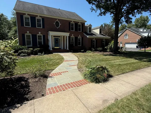 7621 Admiral Dr, Alexandria, VA 22308