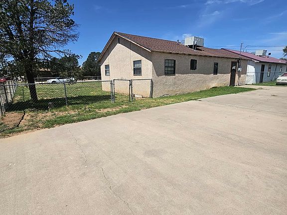 2nd image of 800 N Avenue L