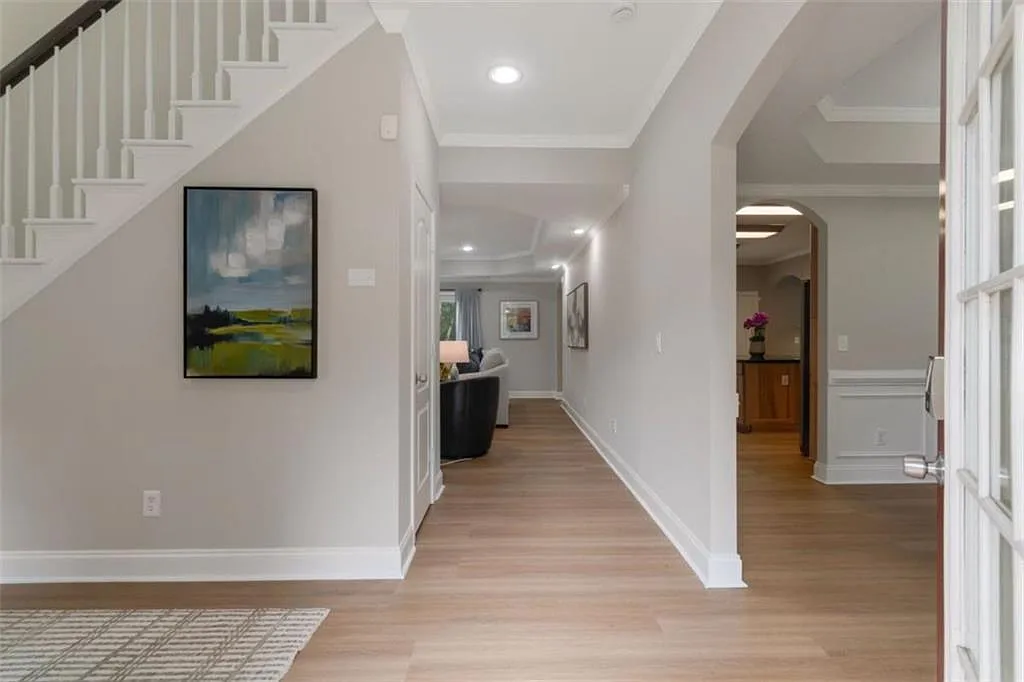 4 bed, 2.5 bath, $9,995 — Photo 4
