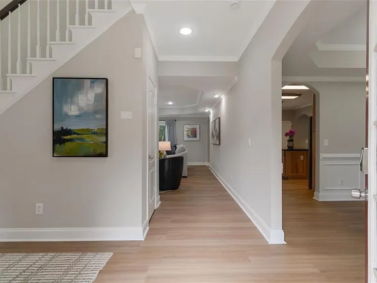 100 Hardwood Ln — Photo 4