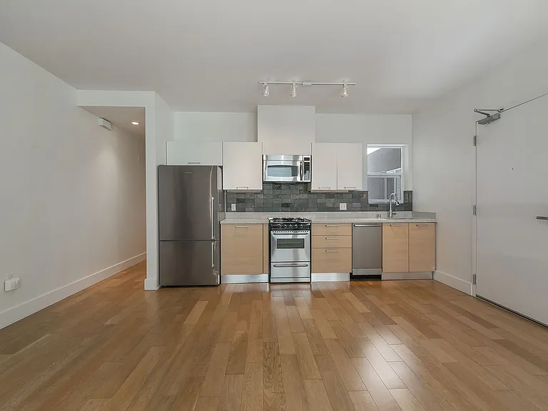 566 S Van Ness Ave #21 — Photo 3