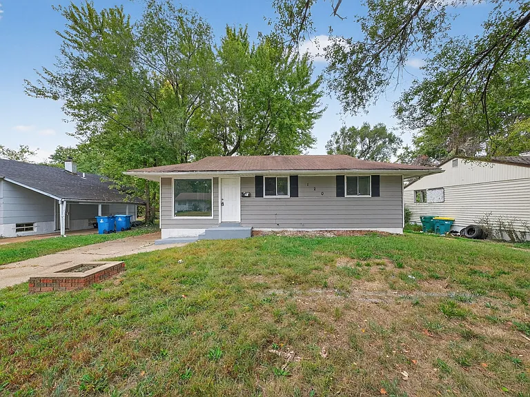 120 McAlpine Dr — Photo 3