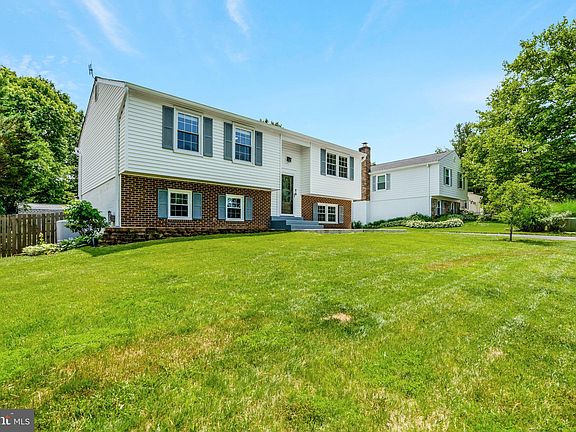 3rd image of 15307 Harmony Hill Ct