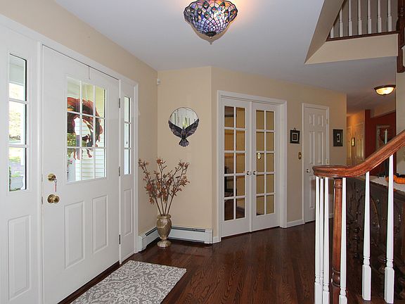 4th image of 88 Kent Dr