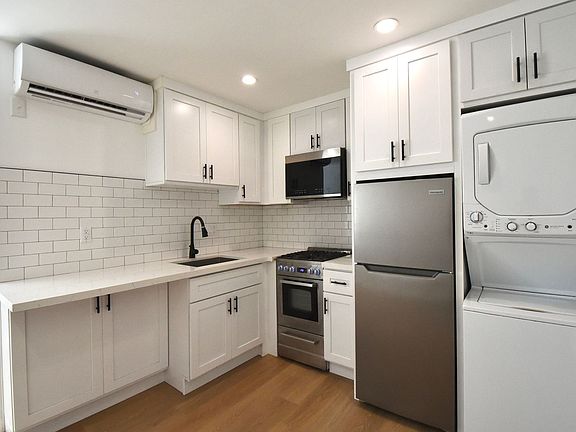5th image of 15049 Burbank Blvd #110