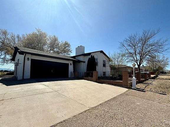 3rd image of 237 S Bailey Dr