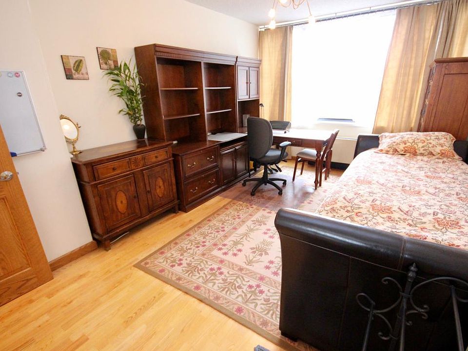 Bedroom facing Manhattan skyline