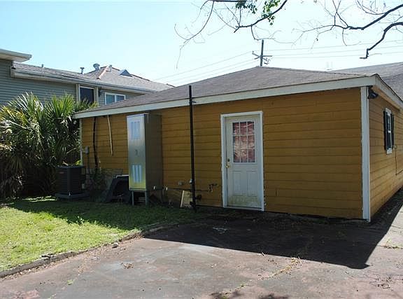 5th image of 3224 Live Oak St
