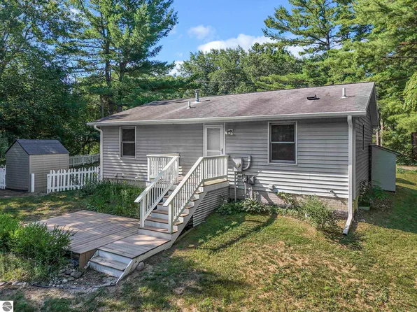 2020 Cove Dr, Traverse City, MI 49685