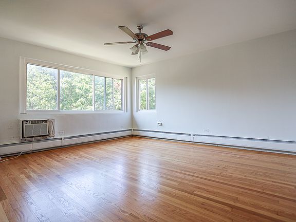 2nd image of 6715 N Hermitage Ave APT 7C