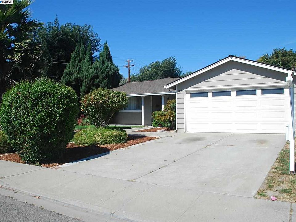 1st image of 34708 Lilac St