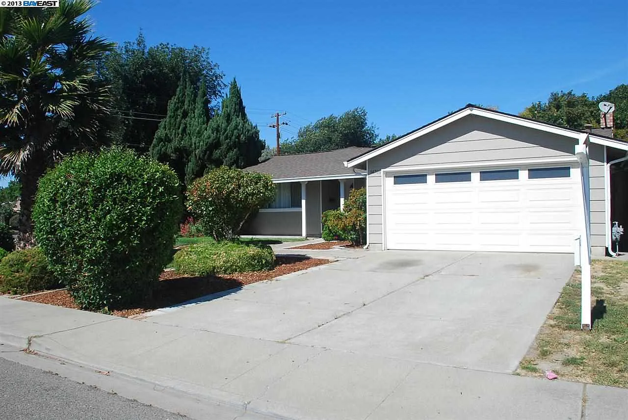 34708 Lilac St photo 1