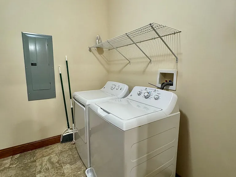 Eagle View Luxury Apartments — Photo 90