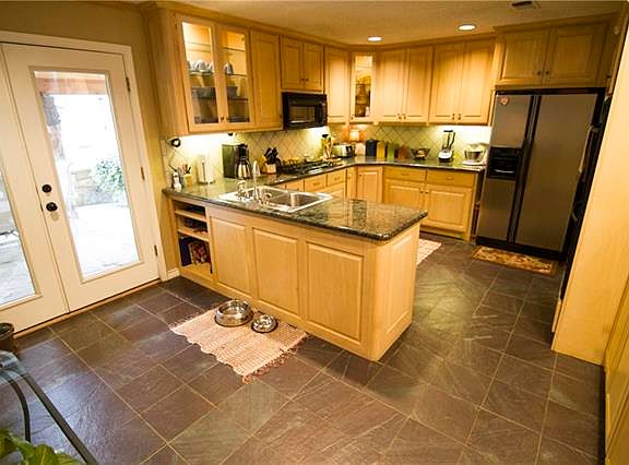 4th image of 719 Whistler Dr