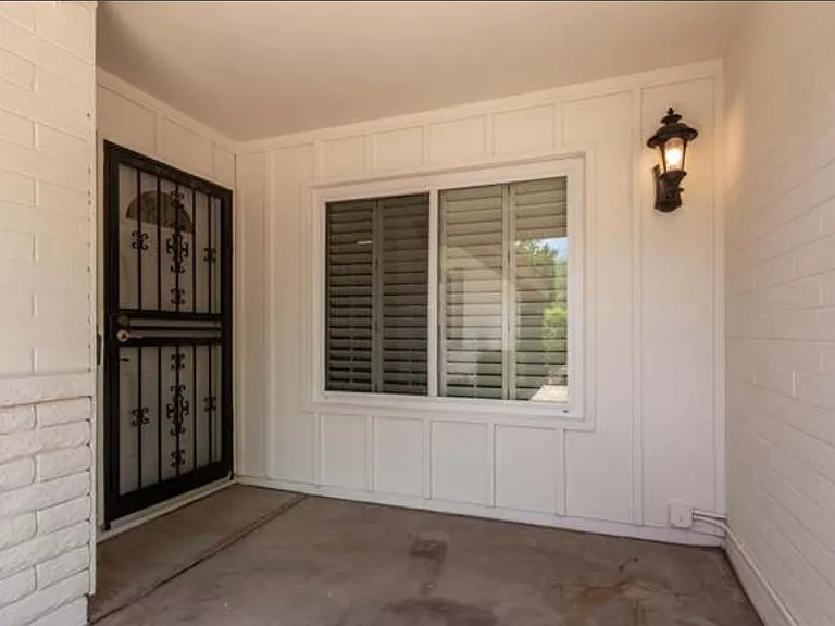 1227 E Campus Dr — Photo 4