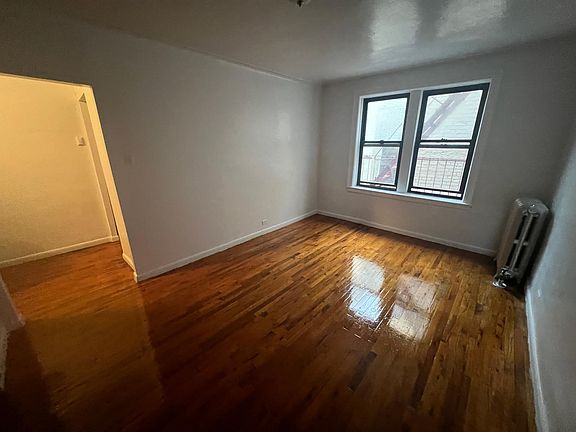 4th image of 1520 Beach Ave #5D