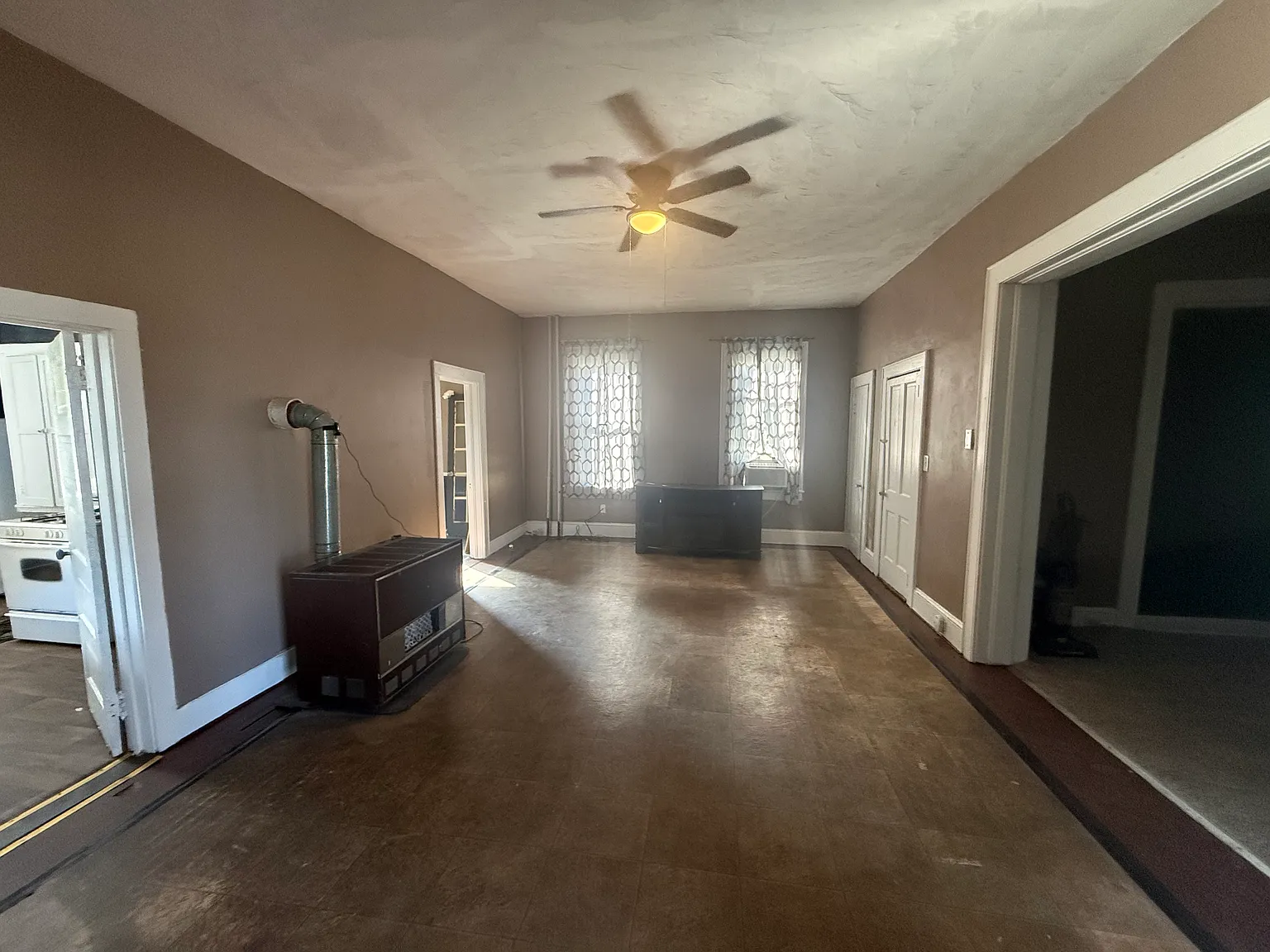 1 bed, 900 sqft, $950 — Photo 2