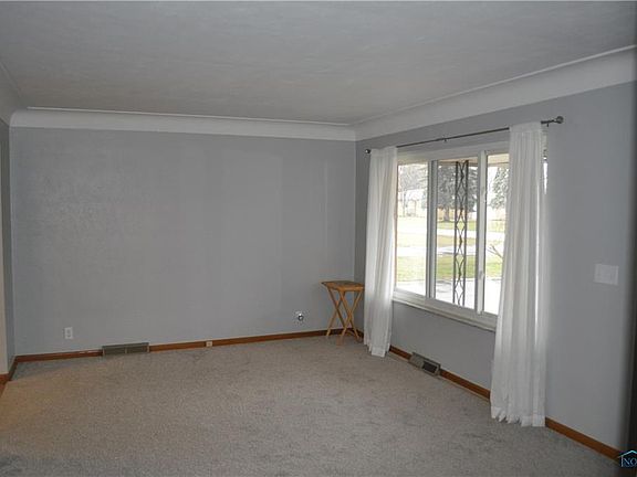 4th image of 203 Park Ln