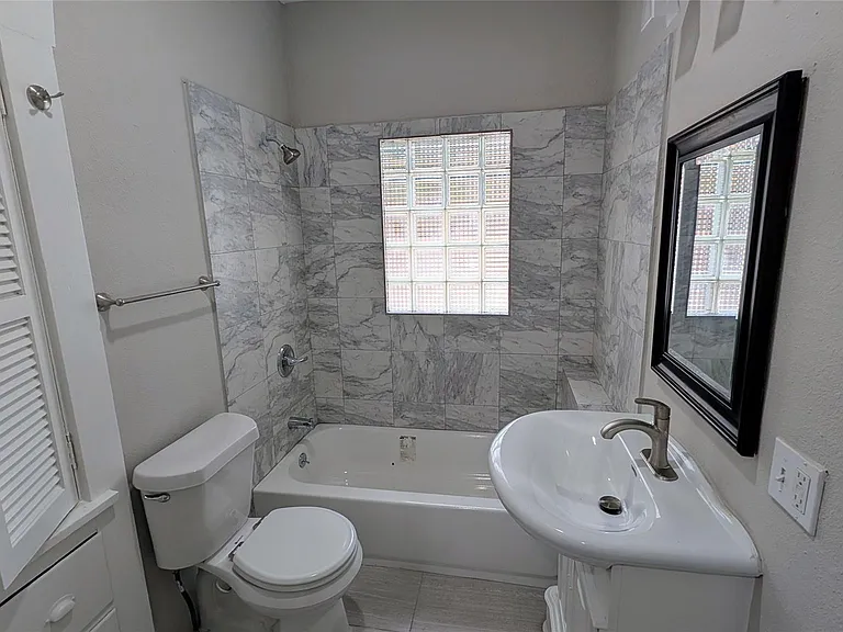 1133 W Gray St — Photo 17