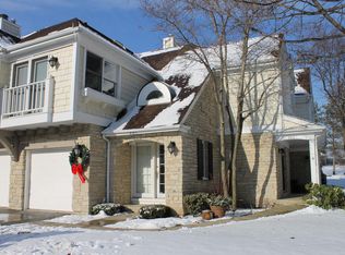 201 Racquet Club Ct #201, Hinsdale, IL 60521