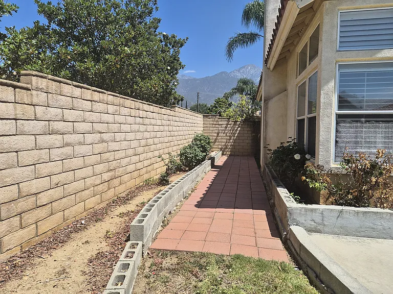 9985 Orange St — Photo 15