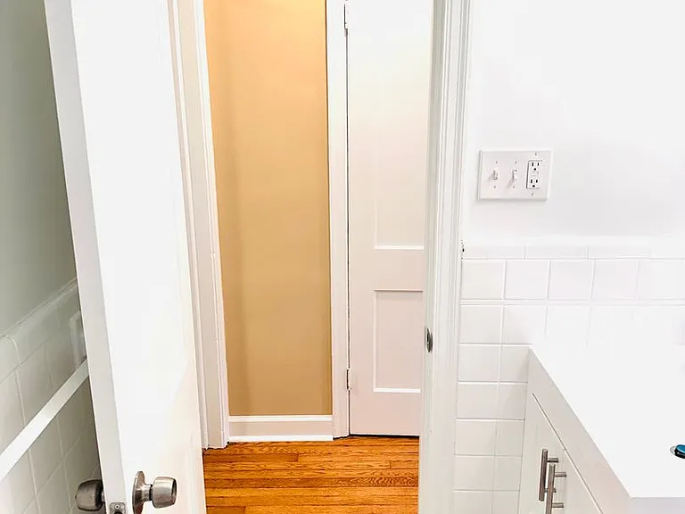 907 Hudson Ave — Photo 30
