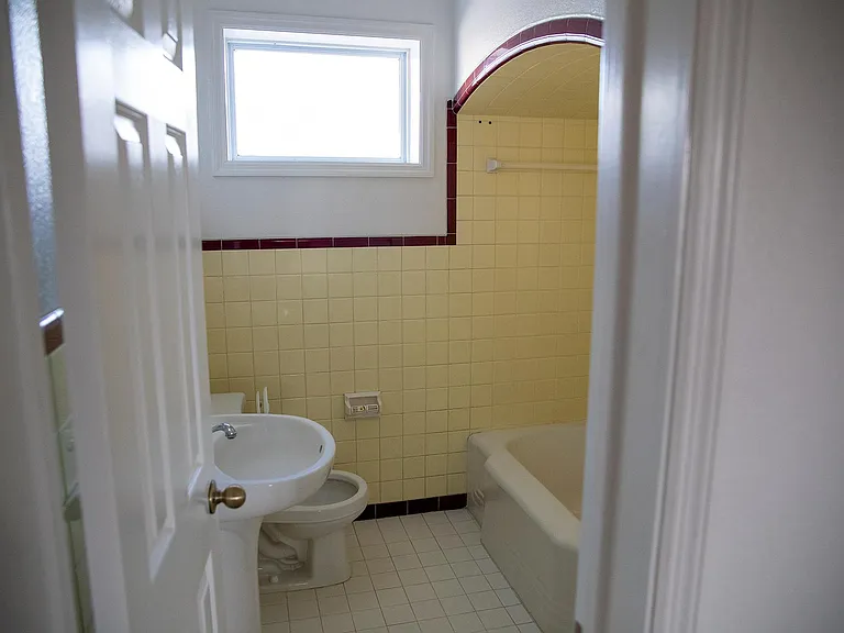127 1st Ave S #10 — Photo 10