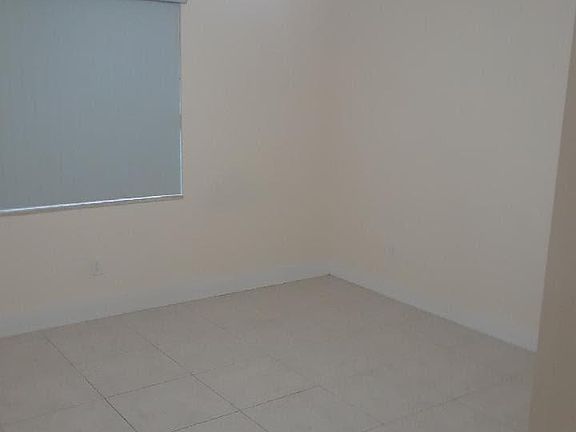 3rd image of 903 NW 32nd St
