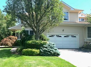 303 Baltustrol Cir, Roslyn, NY 11576