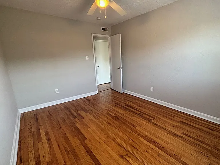 596 Lowell Ave — Photo 2