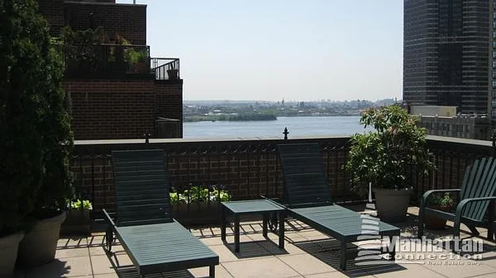 Sold by Manhattan Connection | media 2