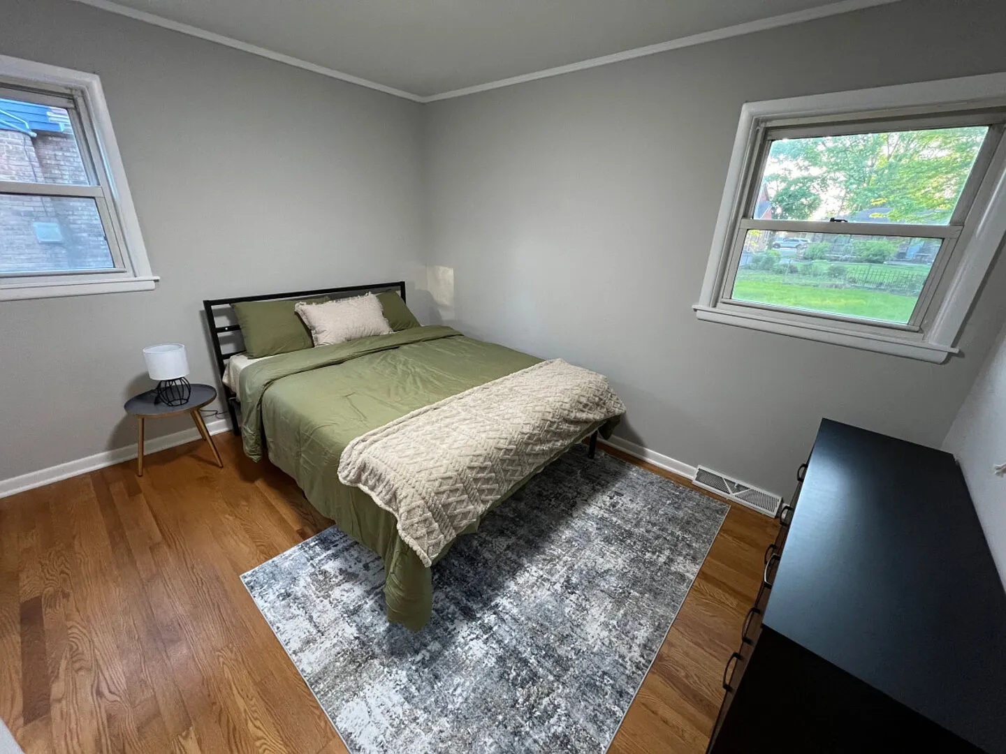 3BR Tranquil Home in Tinley Park — Photo 2